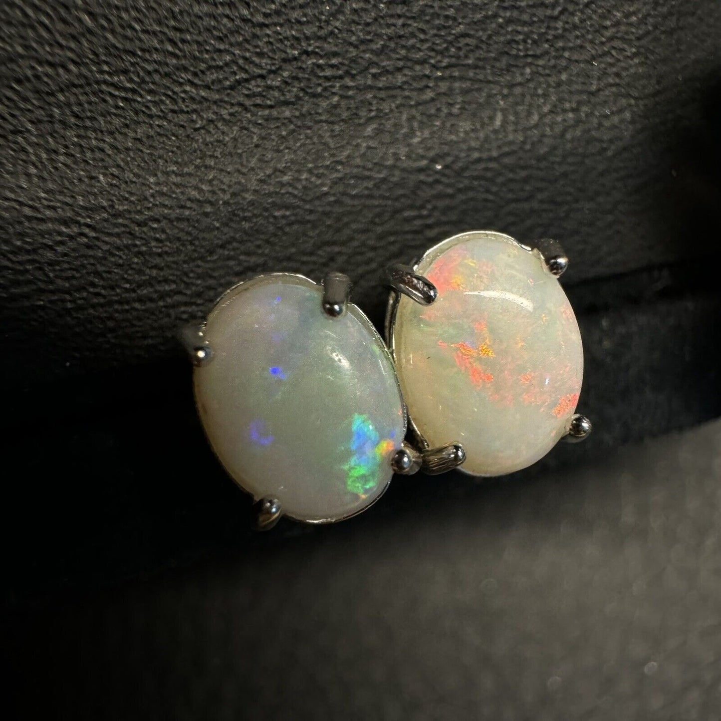 Earstuds Opal Pairs Piece with Beautiful Colour C1-2222