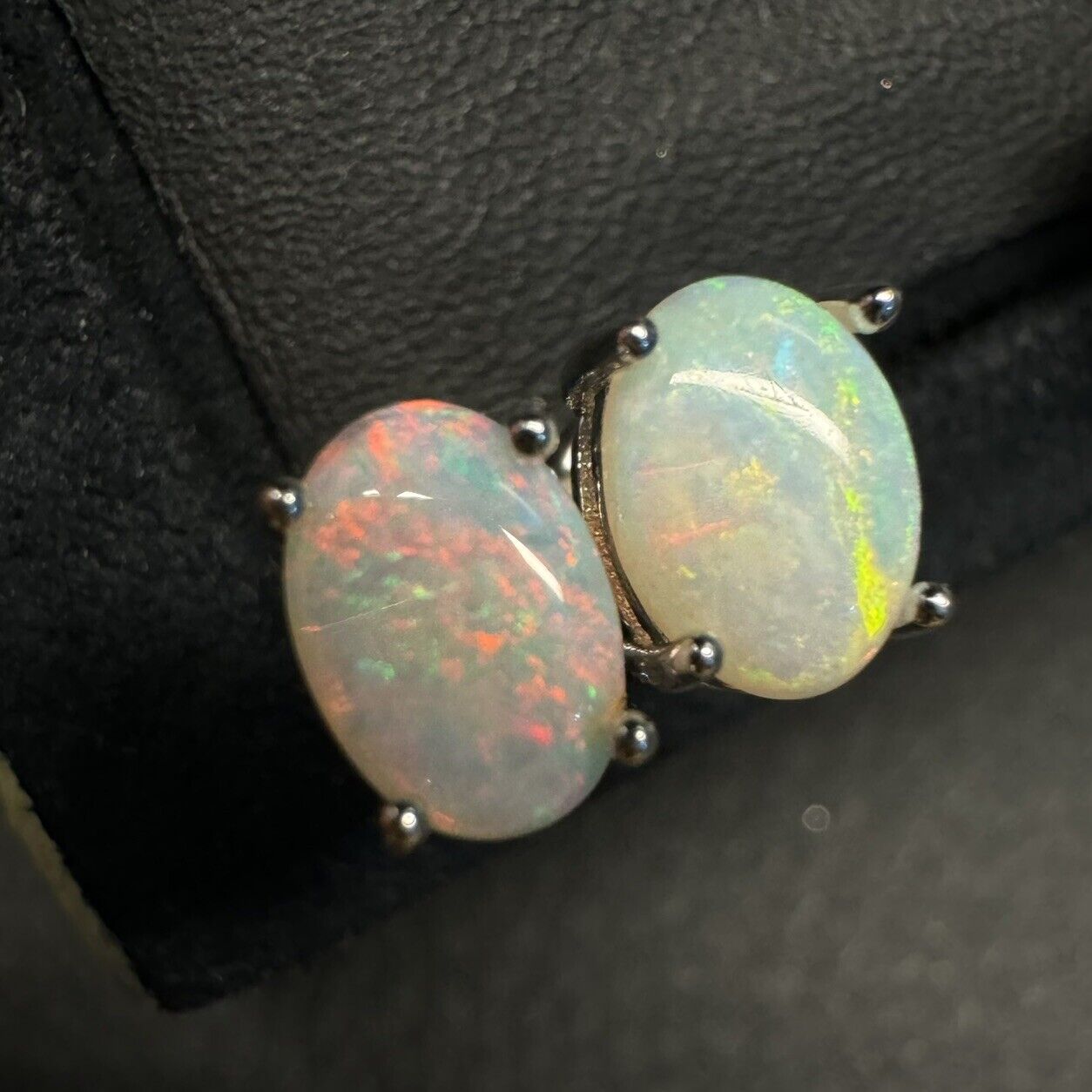 Earstuds Opal Pairs Piece with Beautiful Colour C1-2221