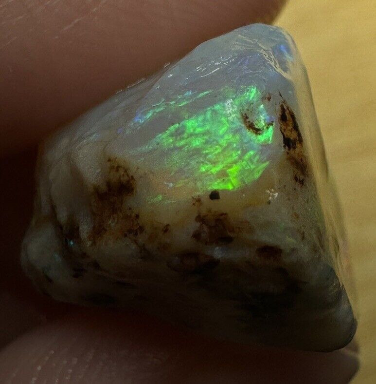 21 Carats Solid Rough Coober Pedy Opal Piece with Beautiful Colour B1