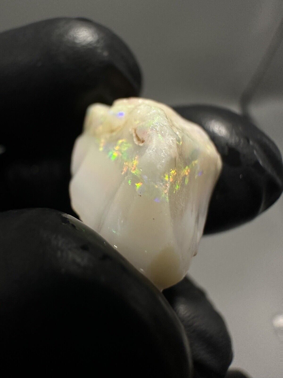 19 Carats Solid Rough Coober Pedy Milky White Opal with Beautiful Colour