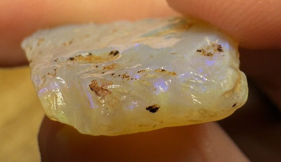 9.4 Carats Solid Rough Coober Pedy Opal Piece with Beautiful Colour B1