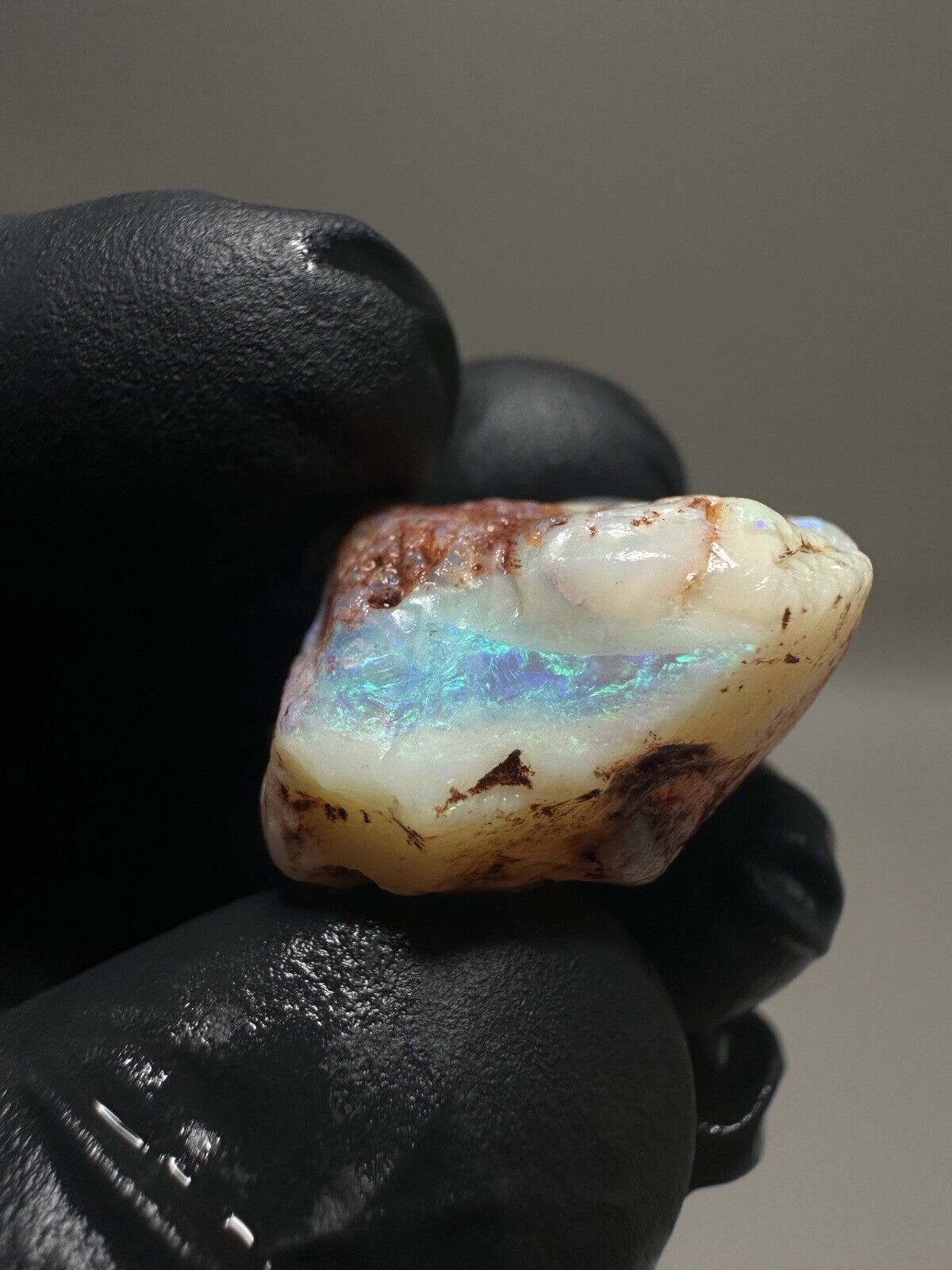 44 Carats Solid Rough Coober Pedy Crystal Opal Shell Piece with Beautiful Colour