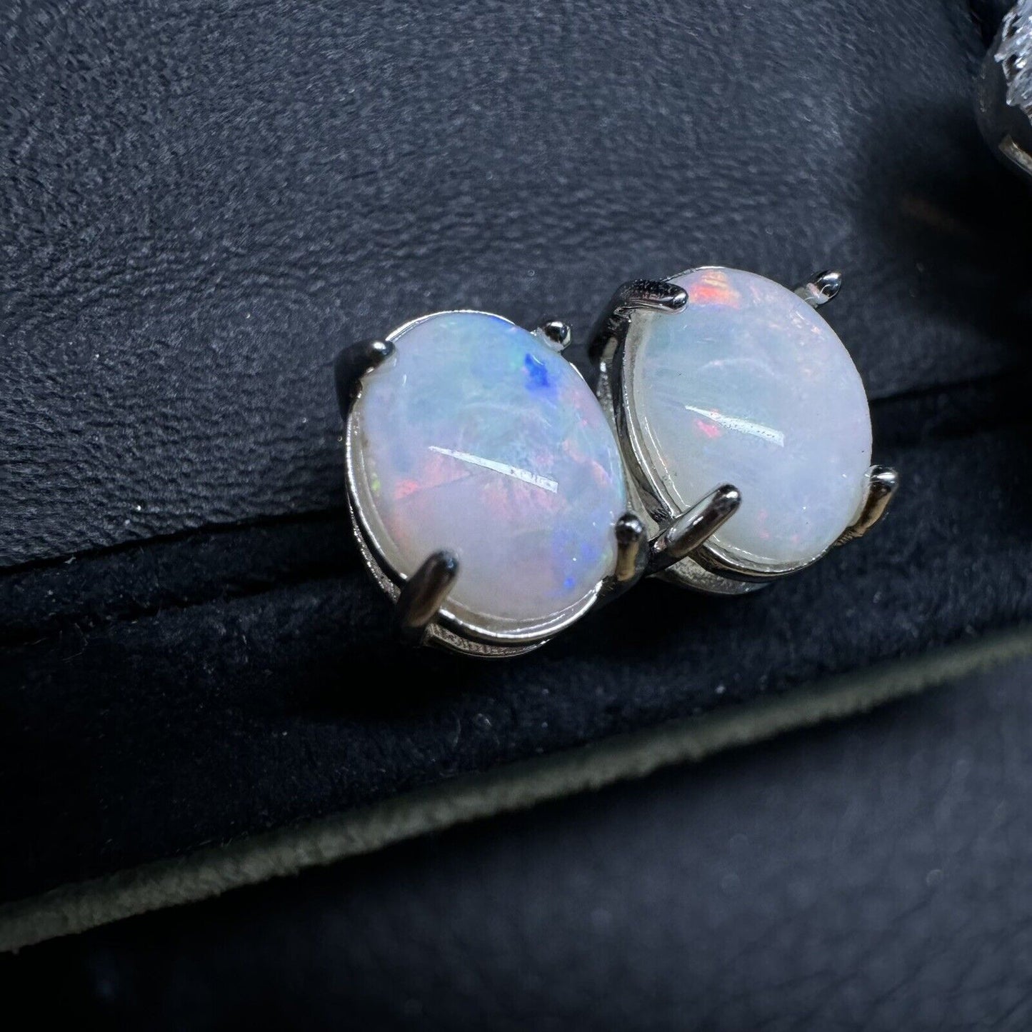 Earstuds Opal Pairs Piece with Beautiful Colour C1-2222