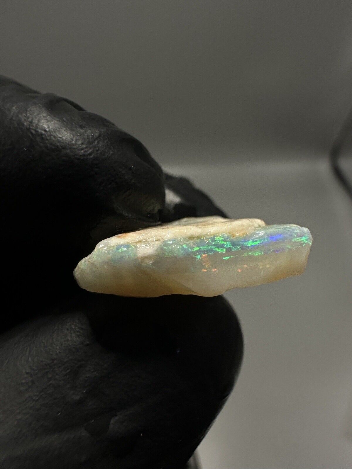 9 Carats Solid Rough Coober Pedy Crystal Opal with Beautiful Colour