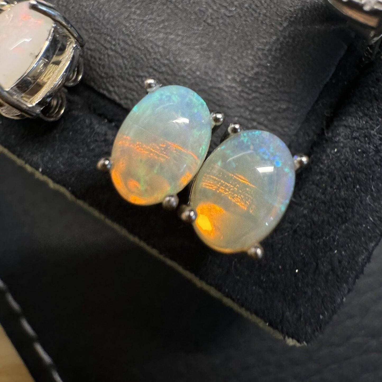 Earstuds Opal Piece with Beautiful Colour C1-2219