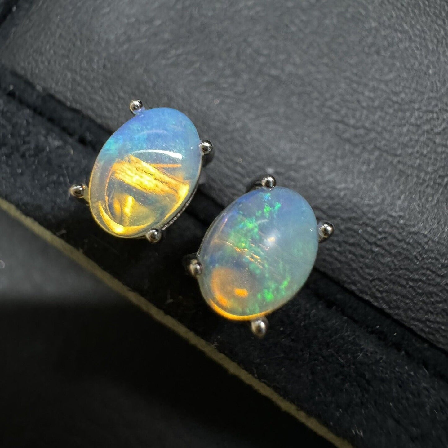 Earstuds Opal Pairs Piece with Beautiful Colour C1-2226