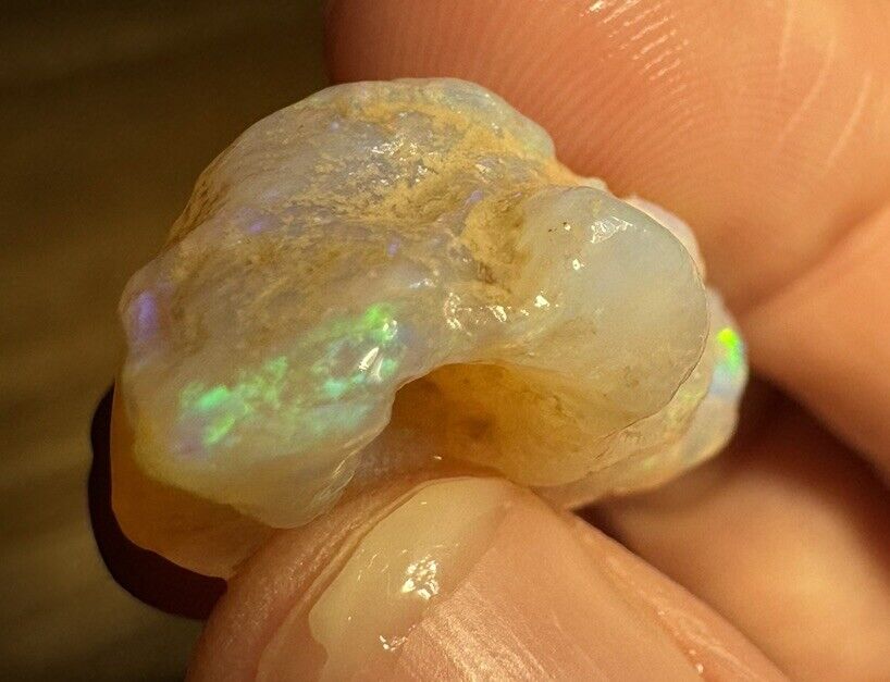 17.6 Carats Solid Rough Coober Pedy Opal Piece with Beautiful Colour B1 shell