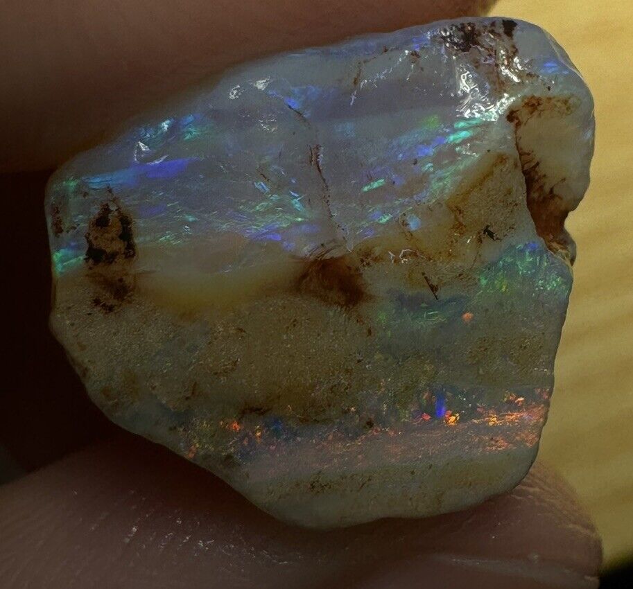 21 Carats Solid Rough Coober Pedy Opal Piece with Beautiful Colour B1