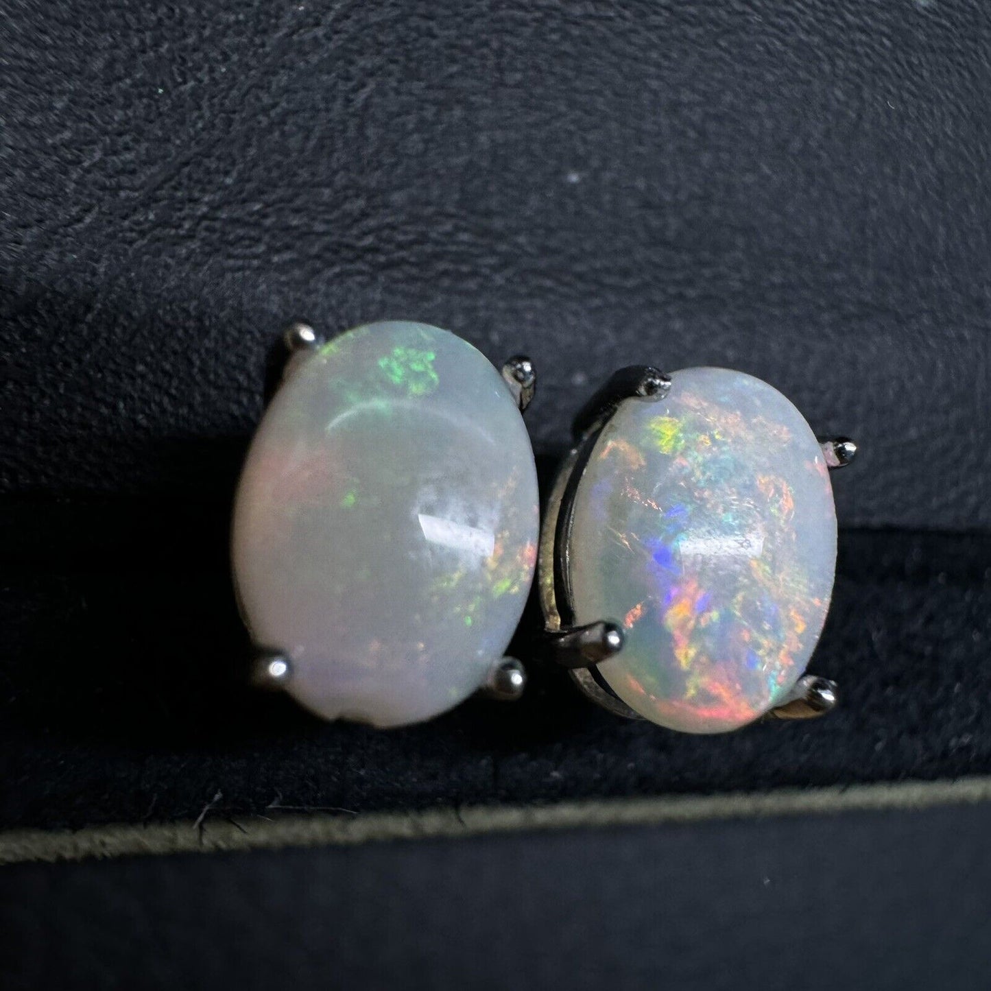 Earstuds Opal Pairs Piece with Beautiful Colour C1-2228