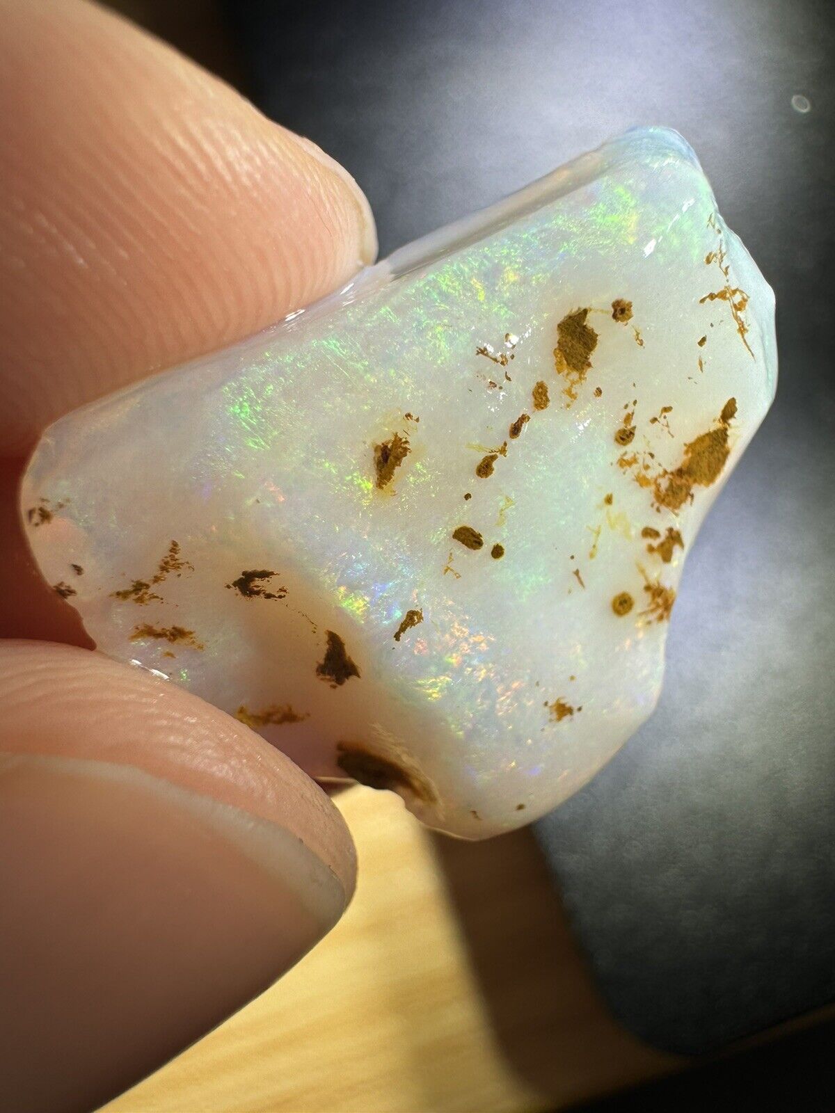 16 Carats Solid Rough Coober Pedy Opal Piece with Beautiful Colour MayT