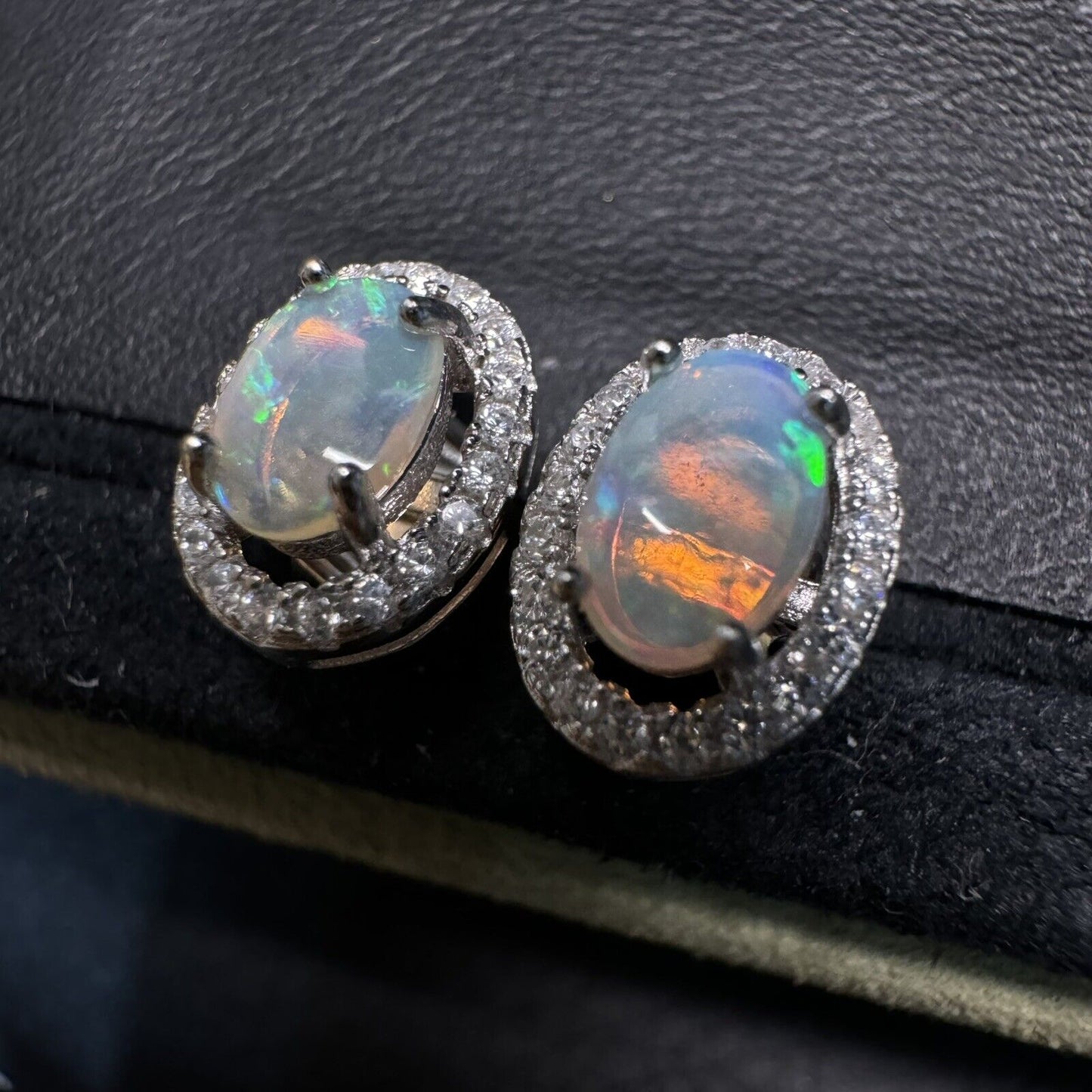 Earstuds Opal Pairs Piece with Beautiful Colour C1-2230