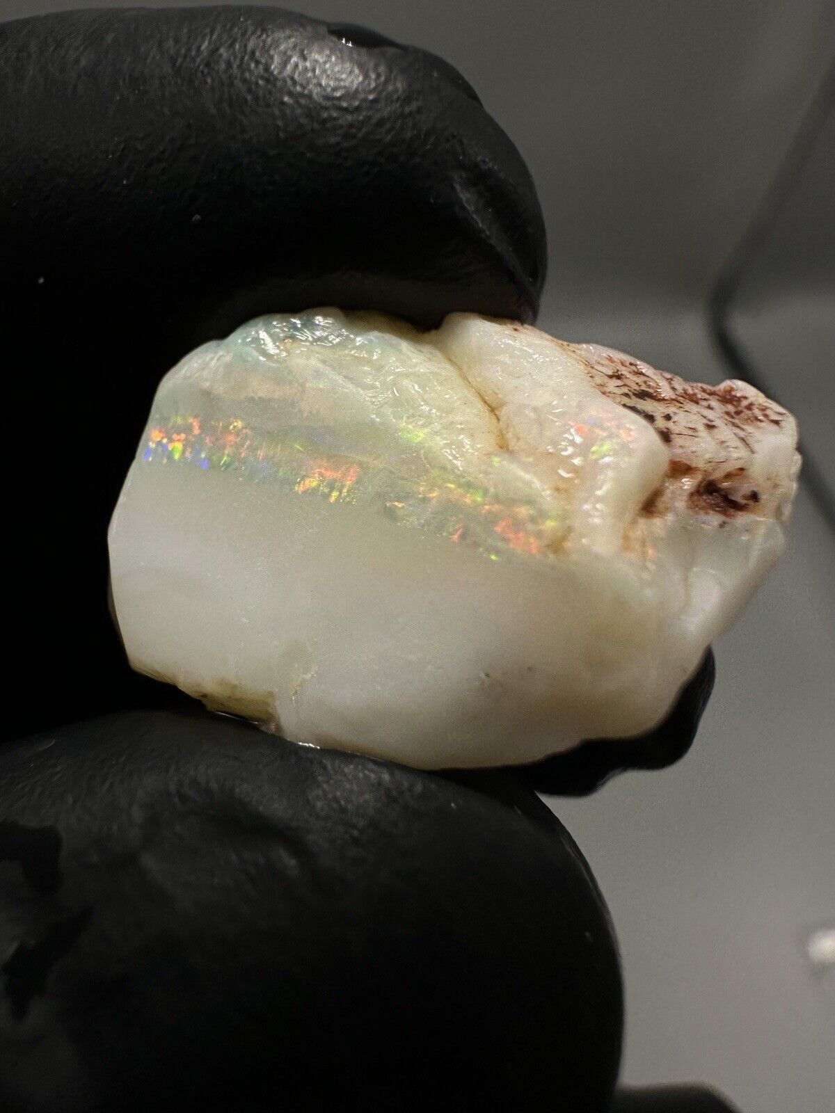 19 Carats Solid Rough Coober Pedy Milky White Opal with Beautiful Colour