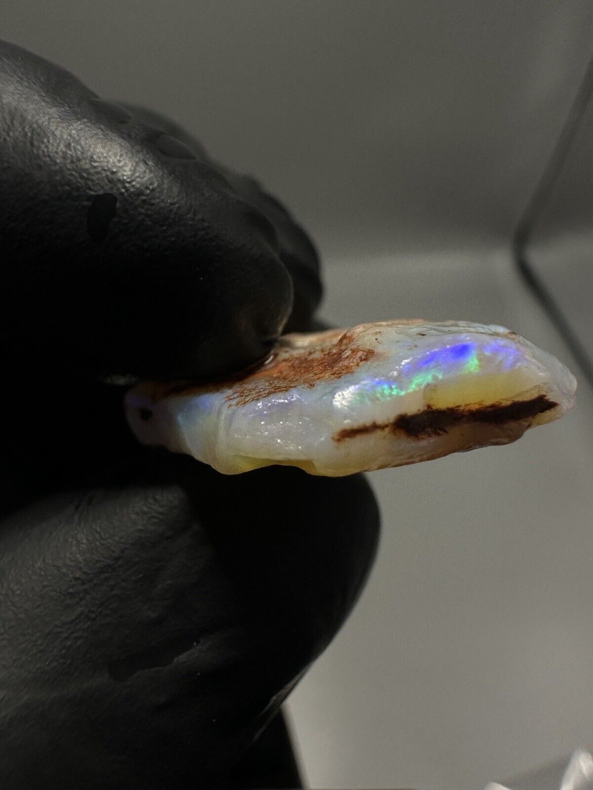 28 Carats Solid Rough Coober Pedy Crystal Opal with Beautiful Colour