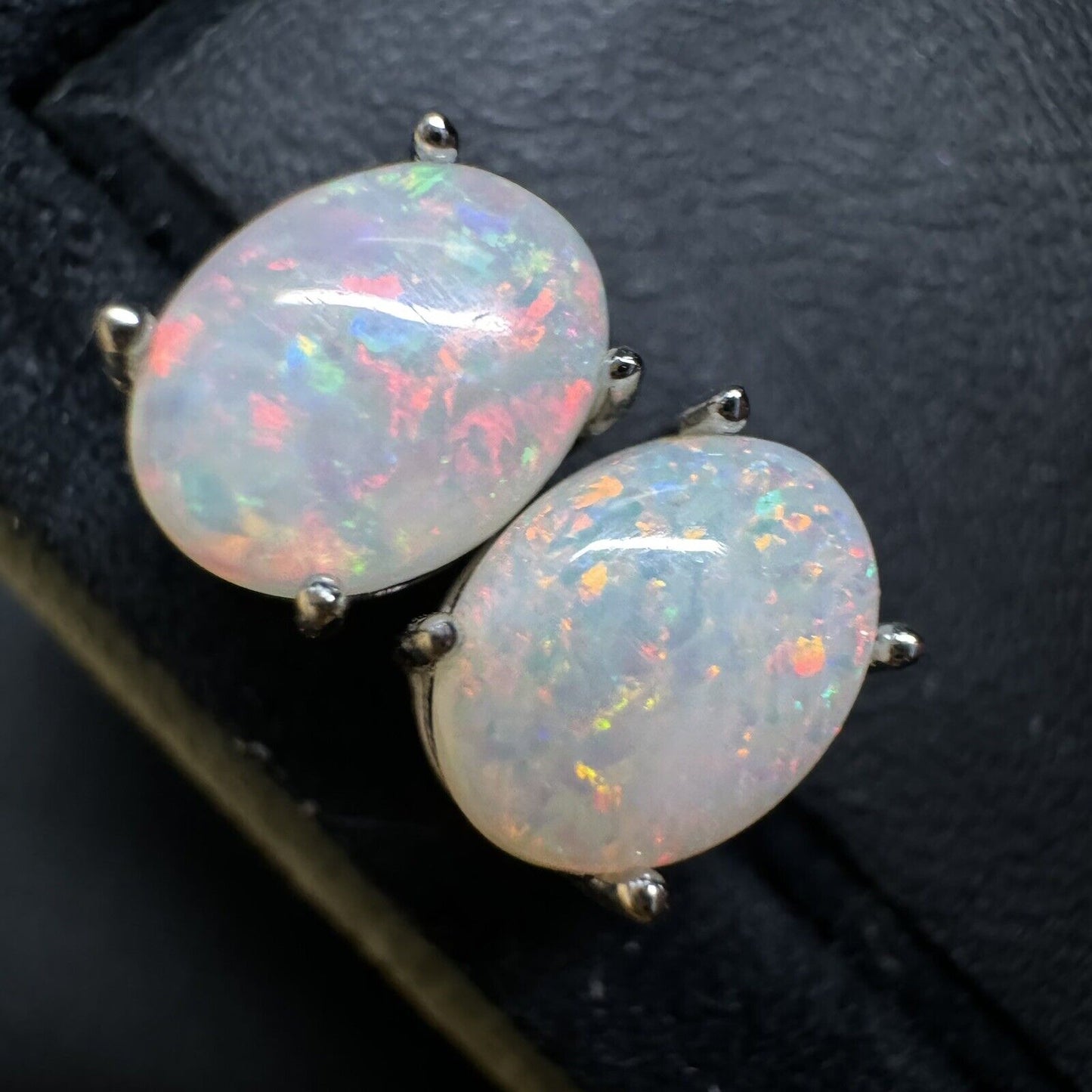 Earstuds Opal Pairs Piece with Beautiful Colour C1-2225