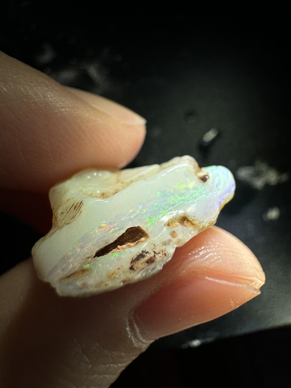 9.5 Carats Solid Rough Coober Pedy Opal Piece with Beautiful Colour B1