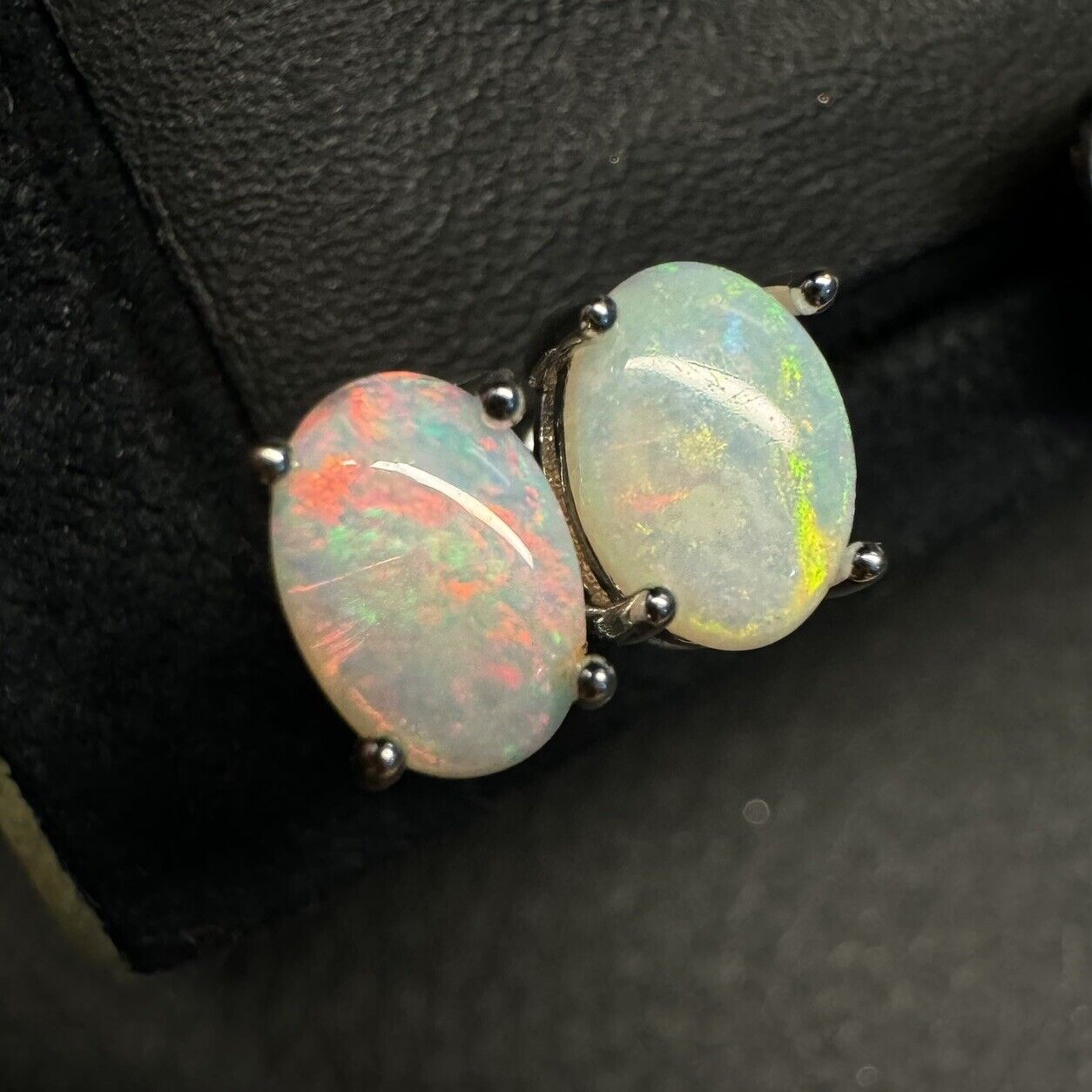Earstuds Opal Pairs Piece with Beautiful Colour C1-2221