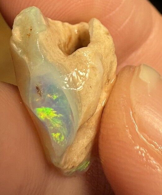 9.15 Carats Solid Rough Coober Pedy Opal Piece with Beautiful Colour B1
