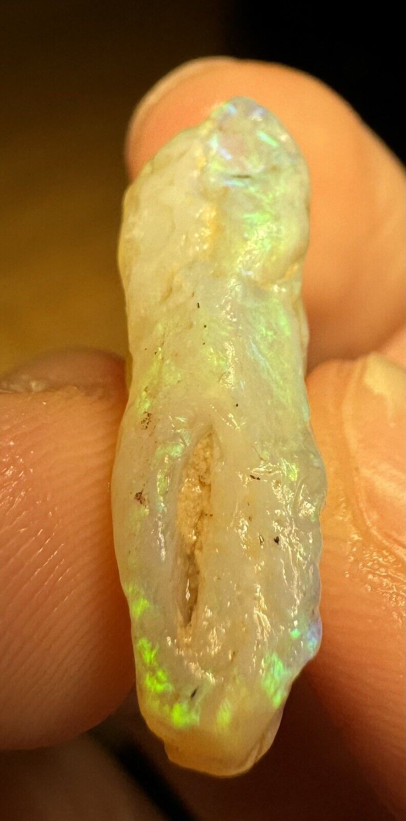 12.5 Carats Solid Rough Coober Pedy Opal Piece with Beautiful Colour B1 shell
