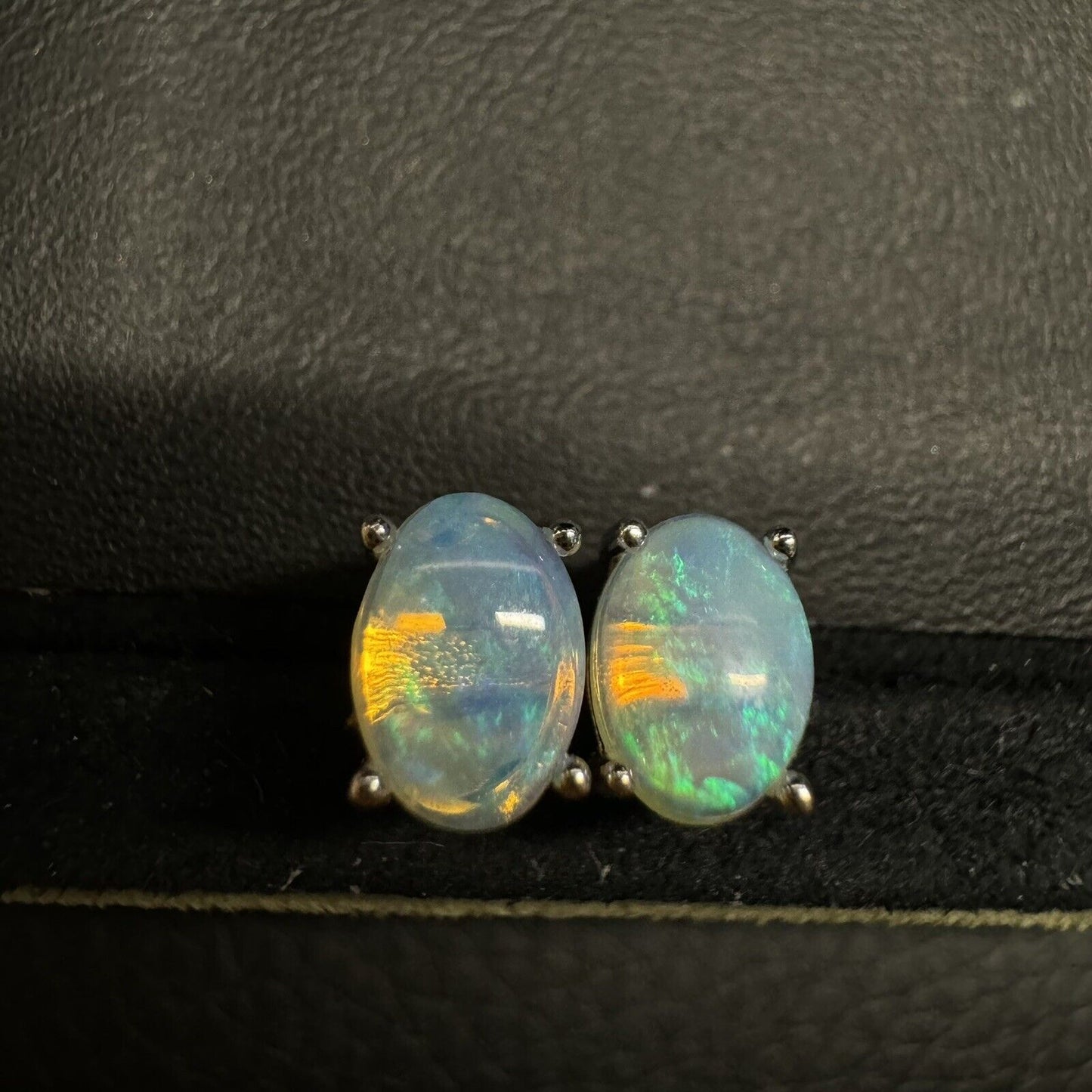 Earstuds Opal Pairs Piece with Beautiful Colour C1-2226