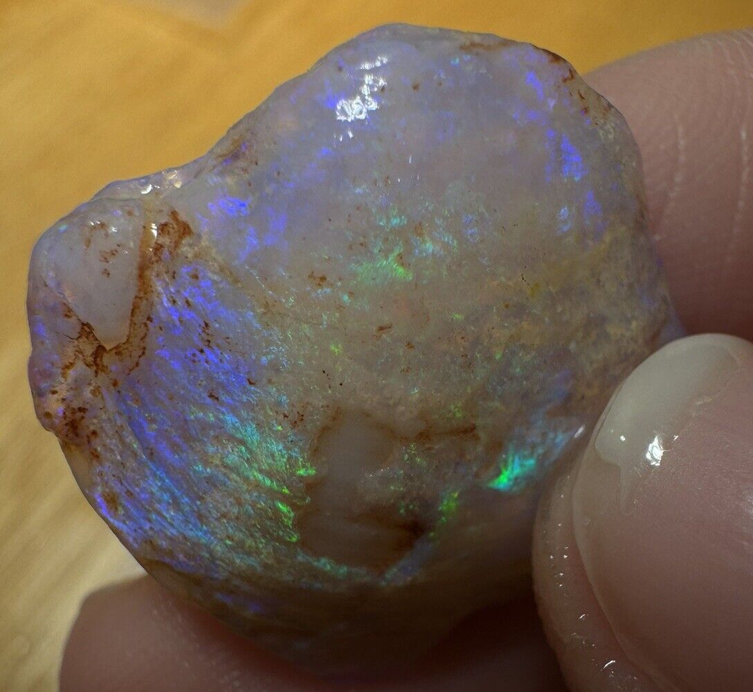 14 Carats Solid Rough Coober Pedy Opal Piece with Beautiful Colour B1 shell