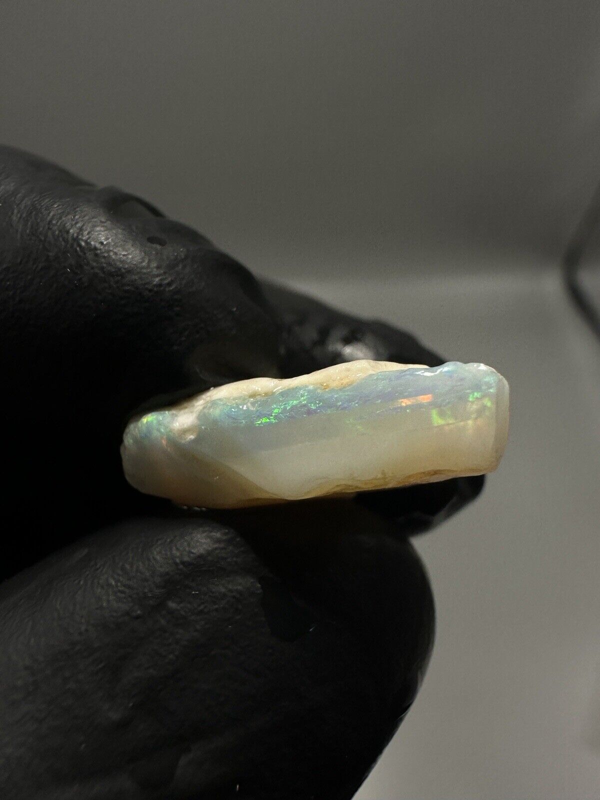 9 Carats Solid Rough Coober Pedy Crystal Opal with Beautiful Colour