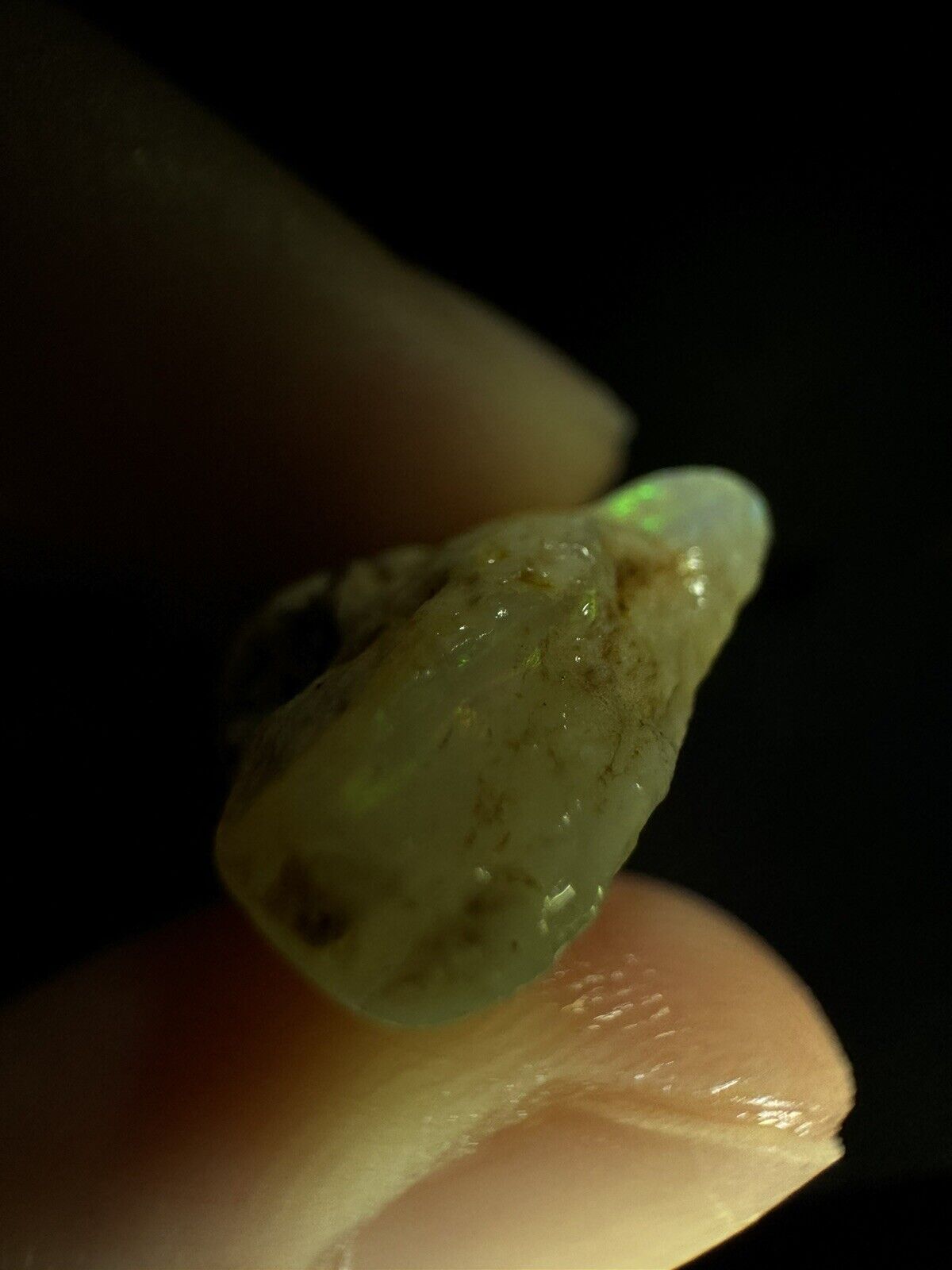 17.1 Carats Solid Rough Coober Pedy Opal Piece with Beautiful Colour B1