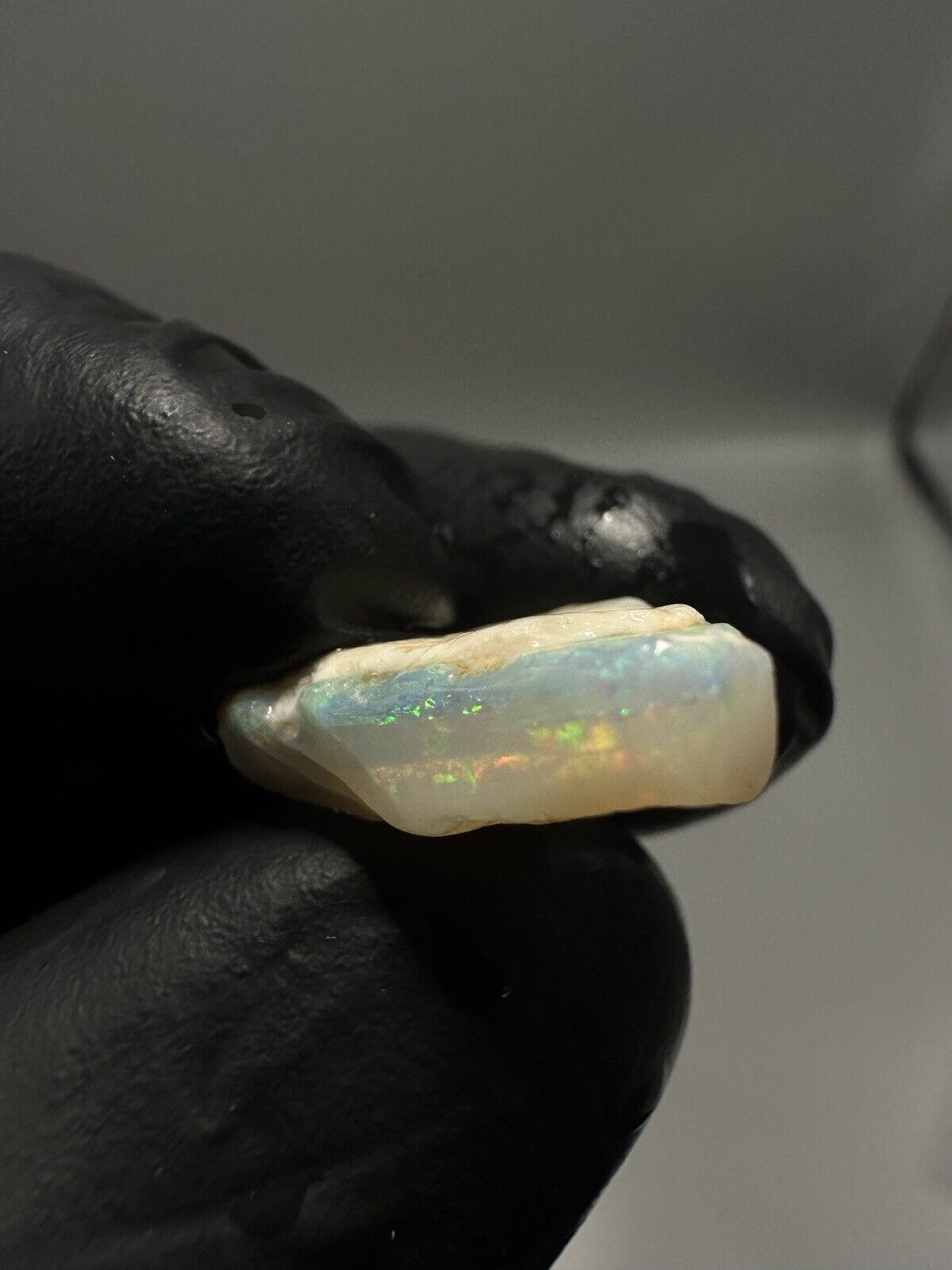 9 Carats Solid Rough Coober Pedy Crystal Opal with Beautiful Colour