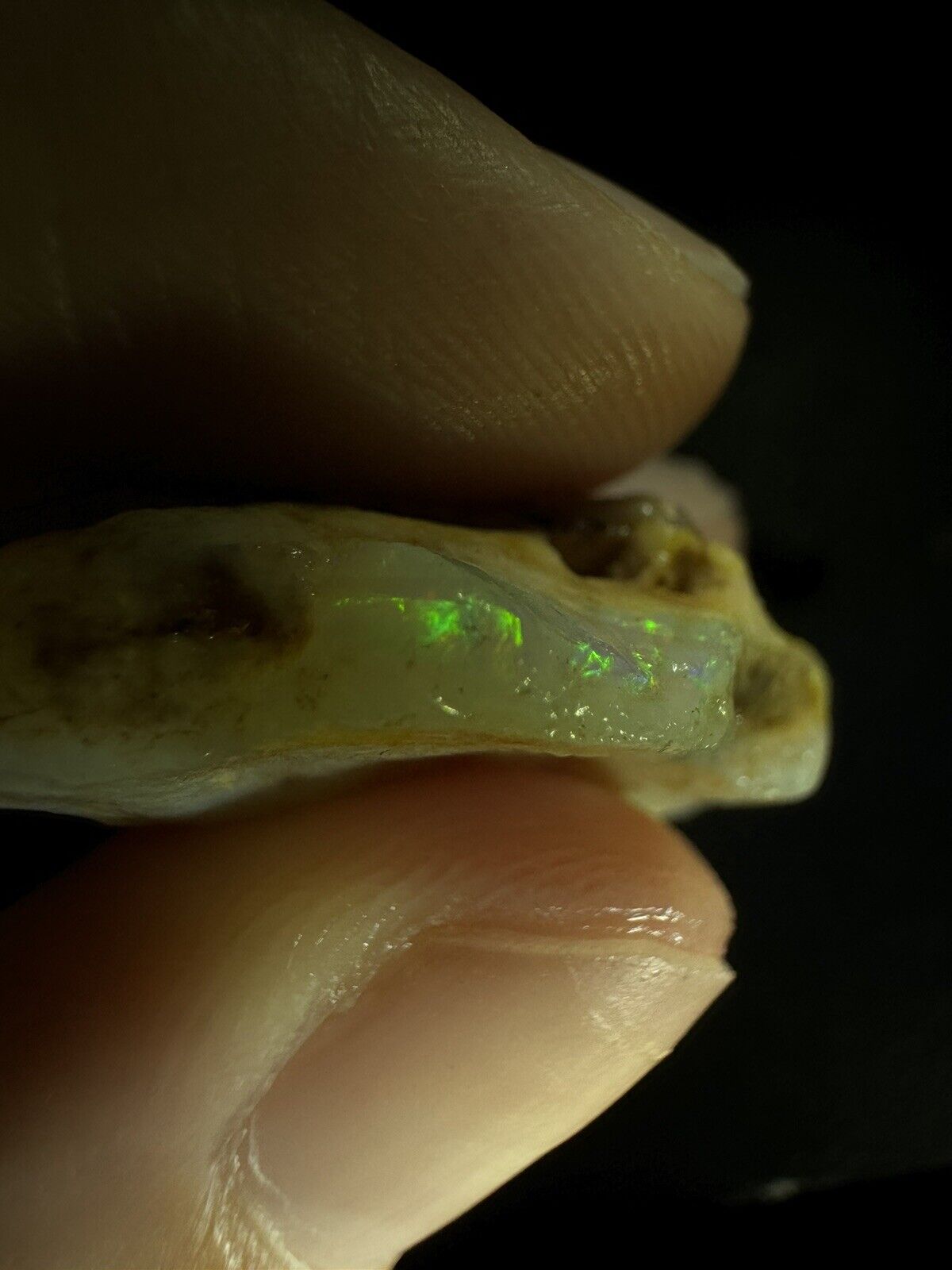 17.1 Carats Solid Rough Coober Pedy Opal Piece with Beautiful Colour B1