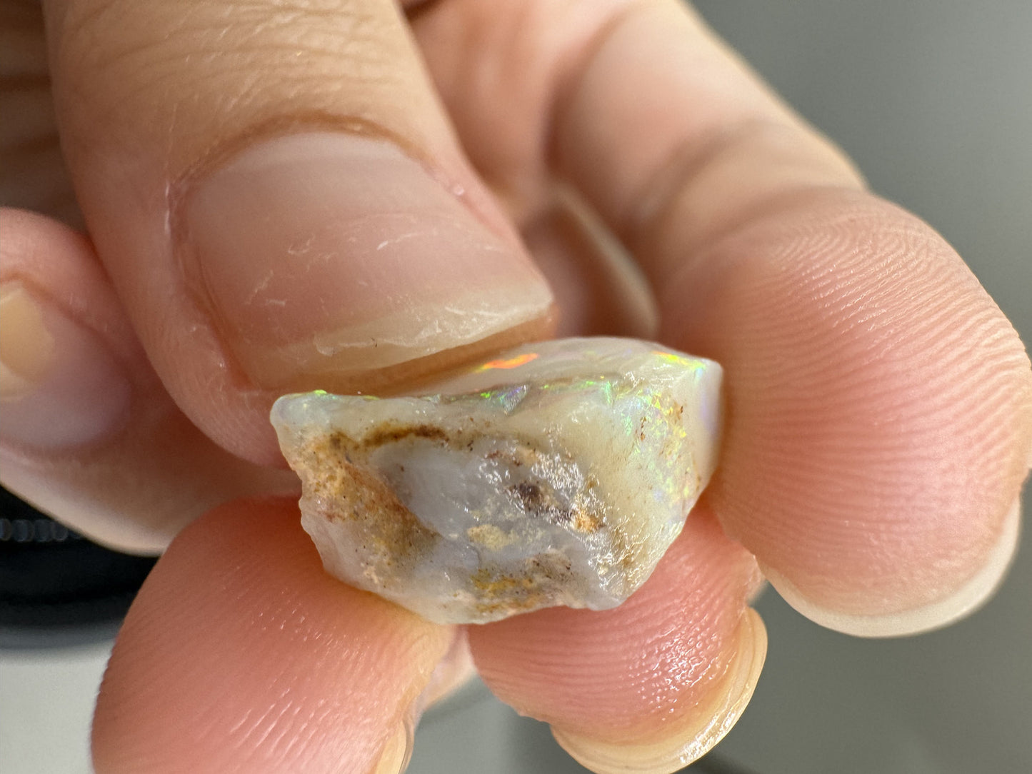6.5 Carats Solid Rough Coober Pedy Opal shell with Beautiful Colour