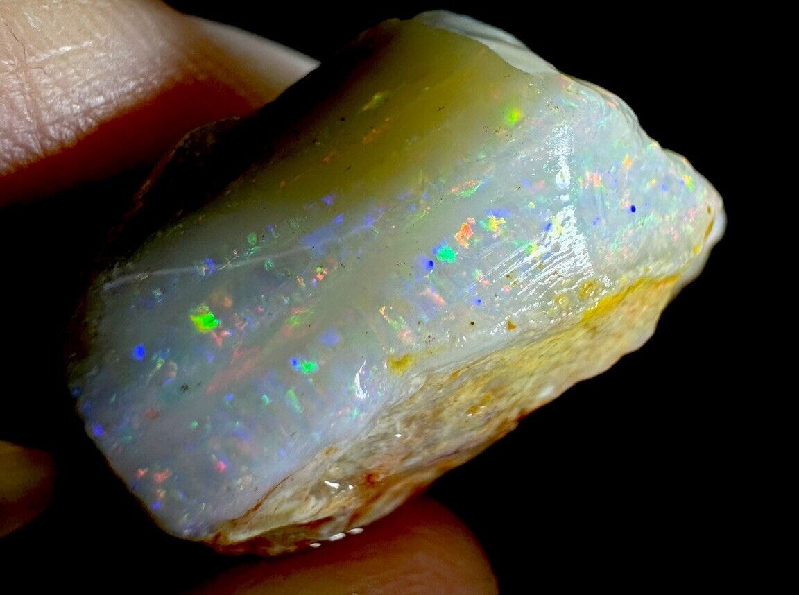 39 Carats Solid Rough Coober Pedy Opal Piece with Beautiful Colour B1