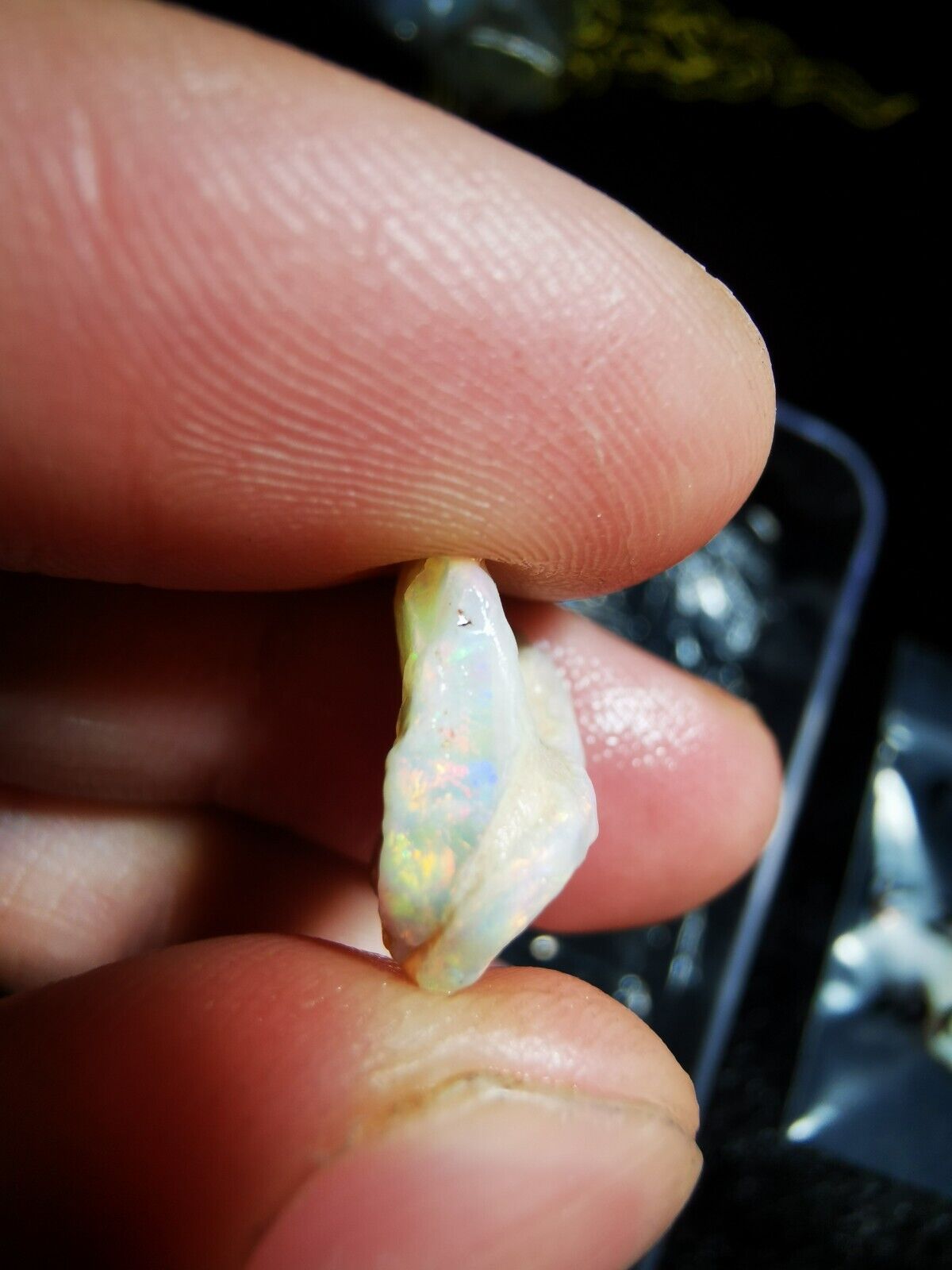 6.6 Carats Solid Rough Coober Pedy Opal shell with Beautiful Colour