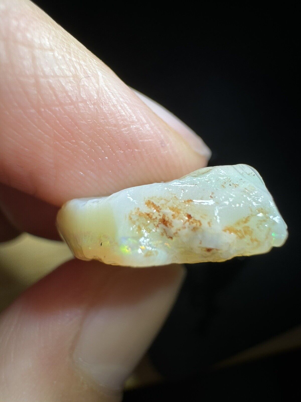 16.5 Carats Solid Rough Coober Pedy Opal Piece with Beautiful Colour