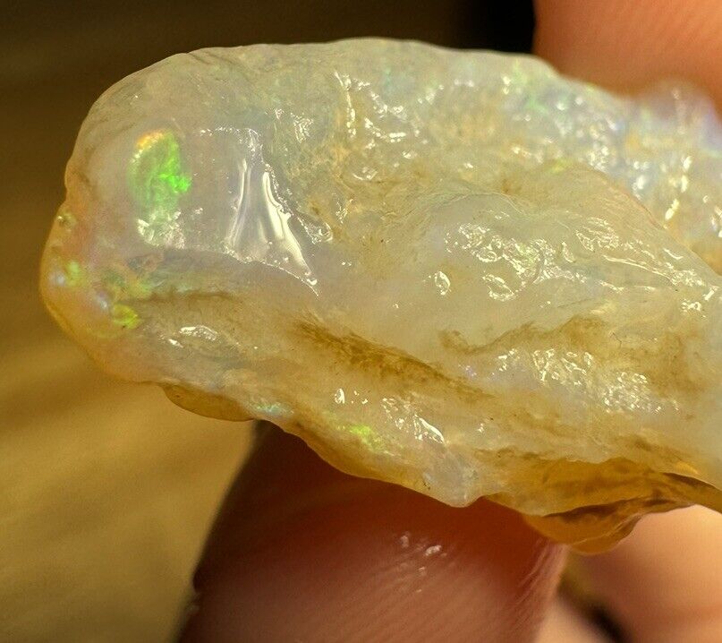 17.6 Carats Solid Rough Coober Pedy Opal Piece with Beautiful Colour B1 shell