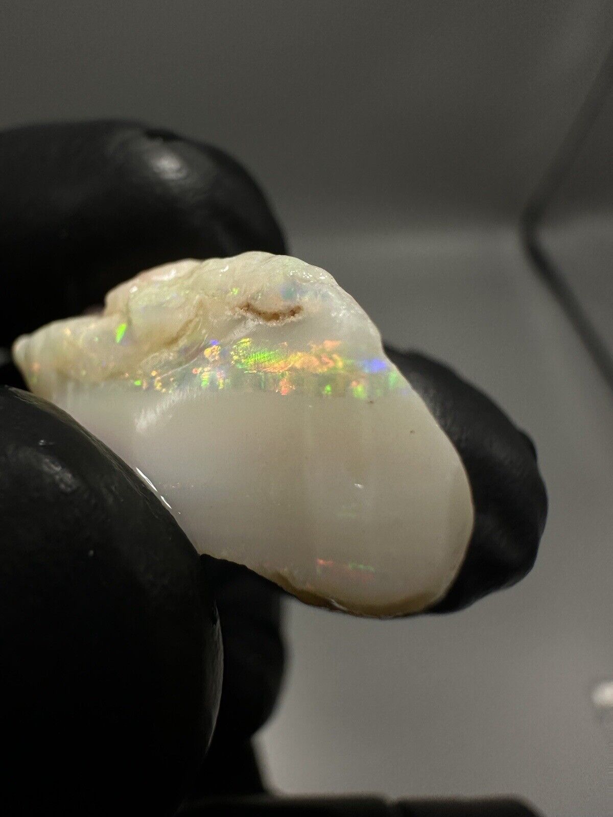19 Carats Solid Rough Coober Pedy Milky White Opal with Beautiful Colour