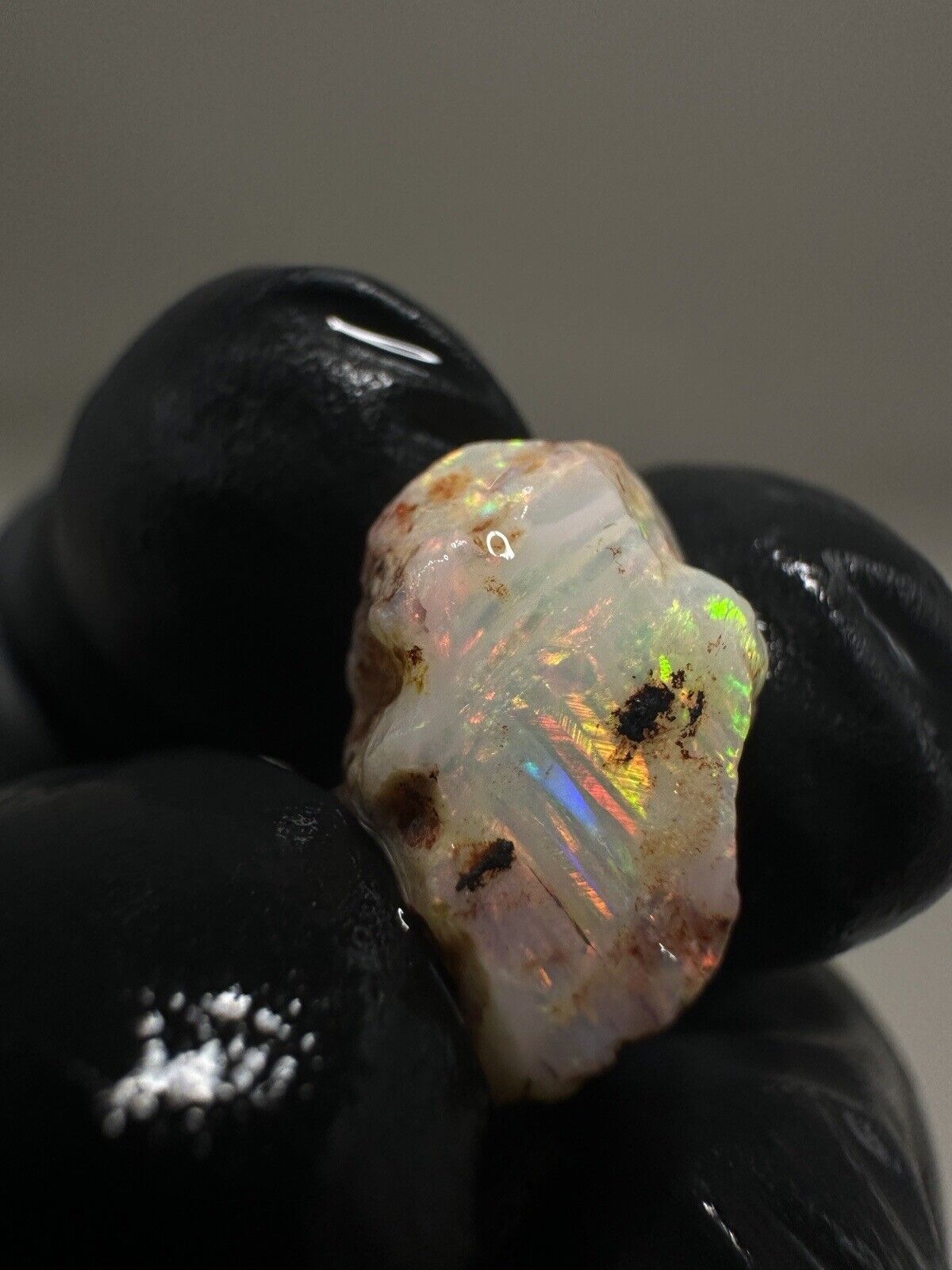 11 Carats Top Quality Coober Pedy Crystal Opal Piece with Unique Colour Scheme