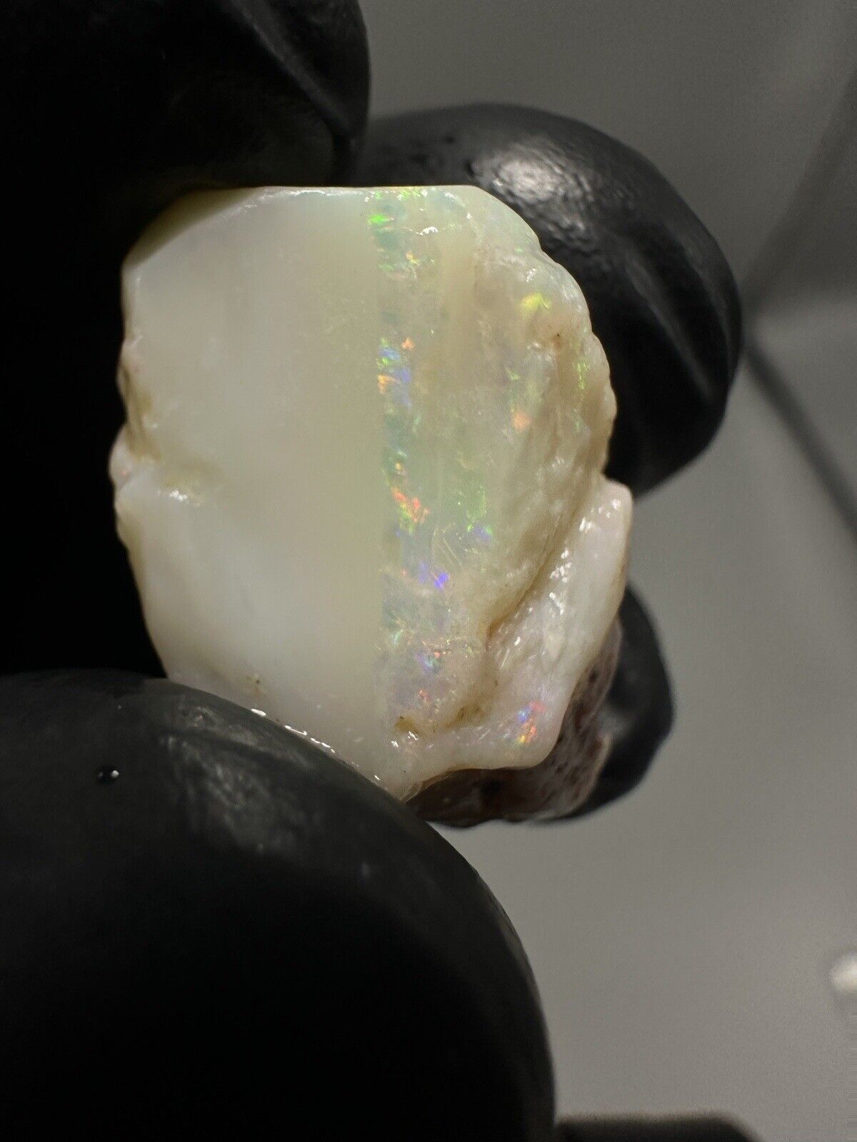 19 Carats Solid Rough Coober Pedy Milky White Opal with Beautiful Colour