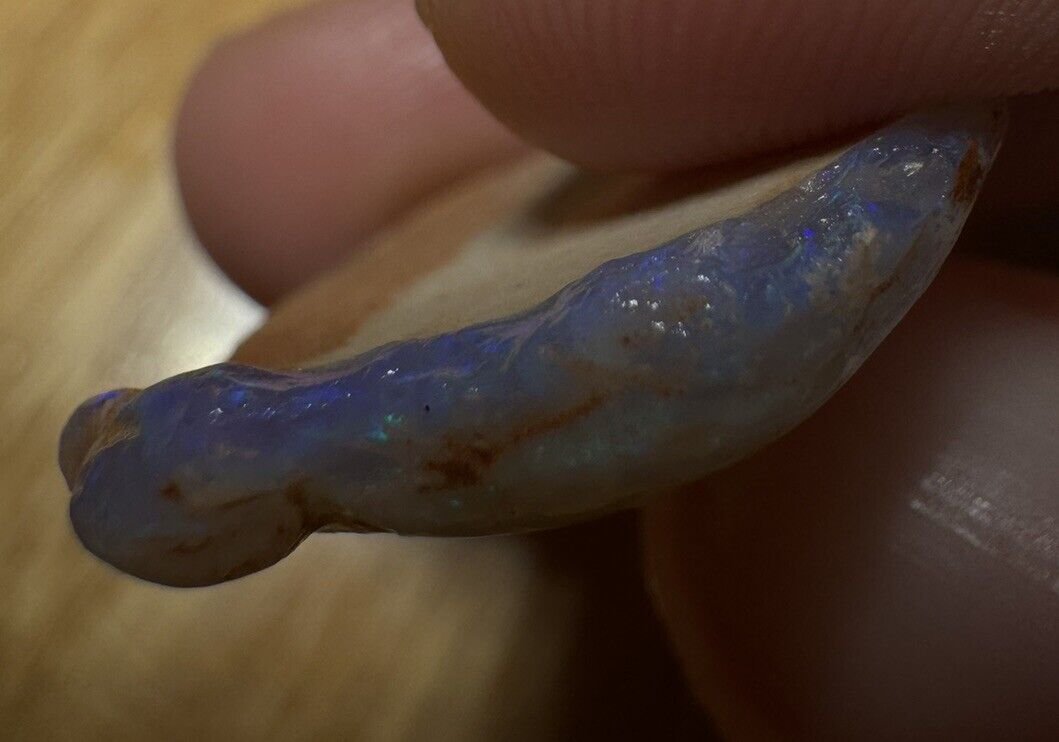 14 Carats Solid Rough Coober Pedy Opal Piece with Beautiful Colour B1 shell