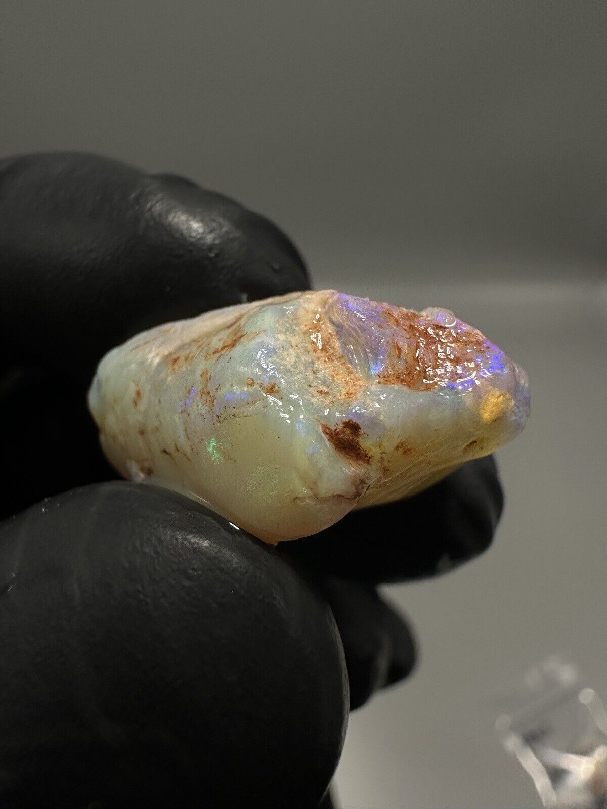 21.7 Carats Solid Rough Coober Pedy Crystal Opal with Beautiful Colour