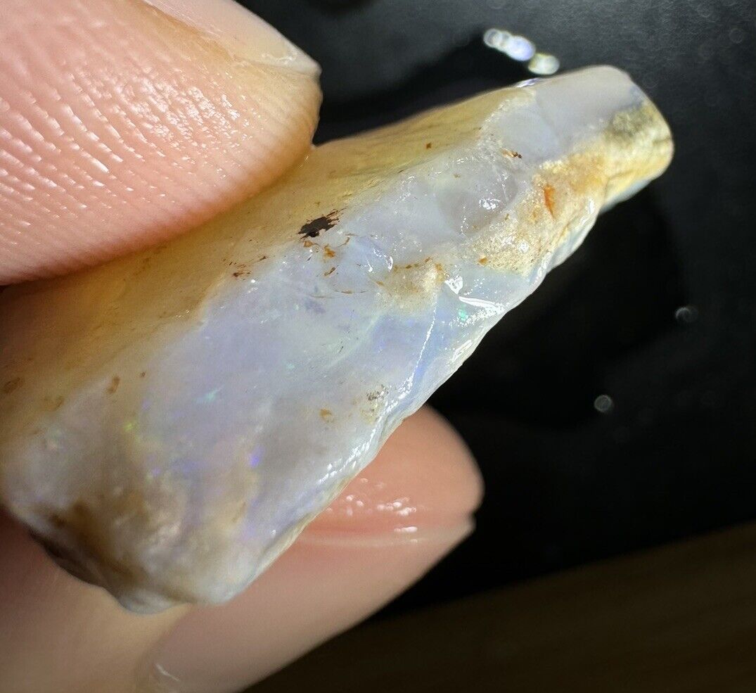 20.6Carats Solid Rough Coober Pedy Opal Piece with Beautiful Colour B1