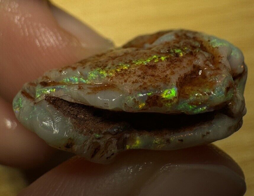 17.2 Carats Solid Rough Coober Pedy Opal Piece with Beautiful Colour B1