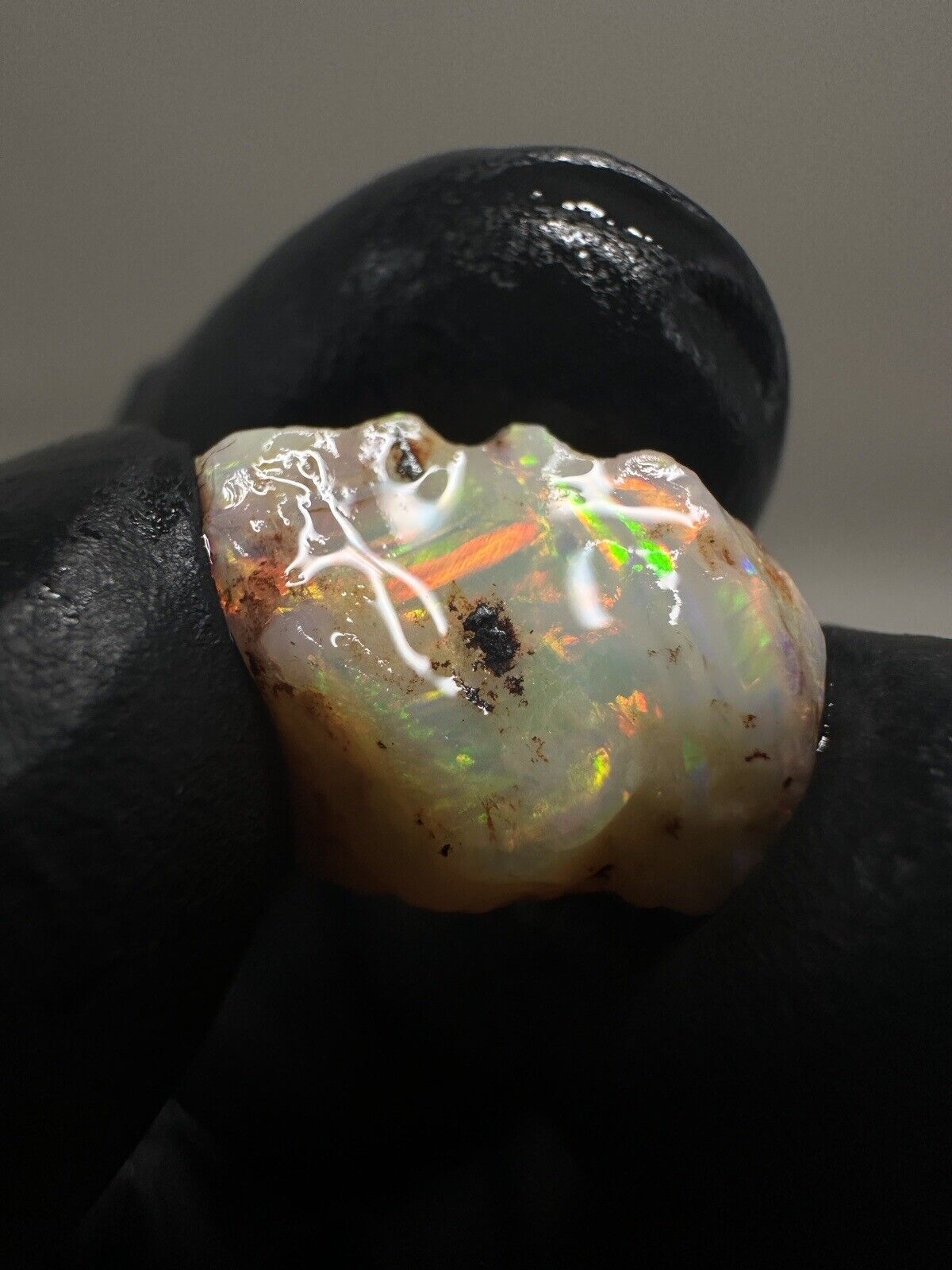 11 Carats Top Quality Coober Pedy Crystal Opal Piece with Unique Colour Scheme