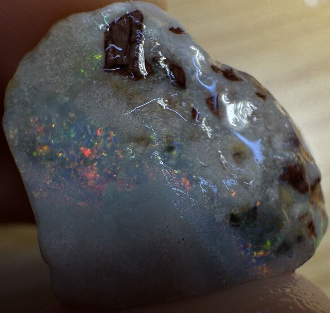 21 Carats Solid Rough Coober Pedy Opal Piece with Beautiful Colour B1