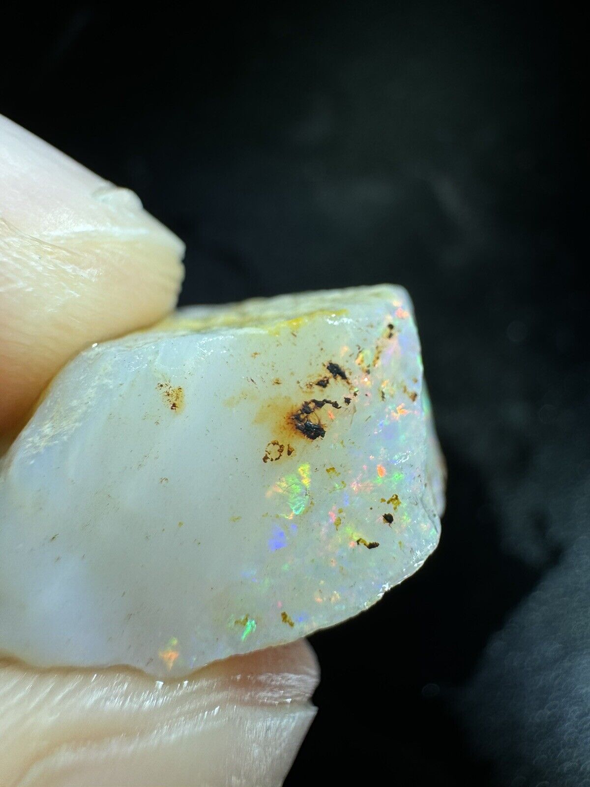 18.7 Carats Solid Rough Coober Pedy Opal Piece with Beautiful Colour B1