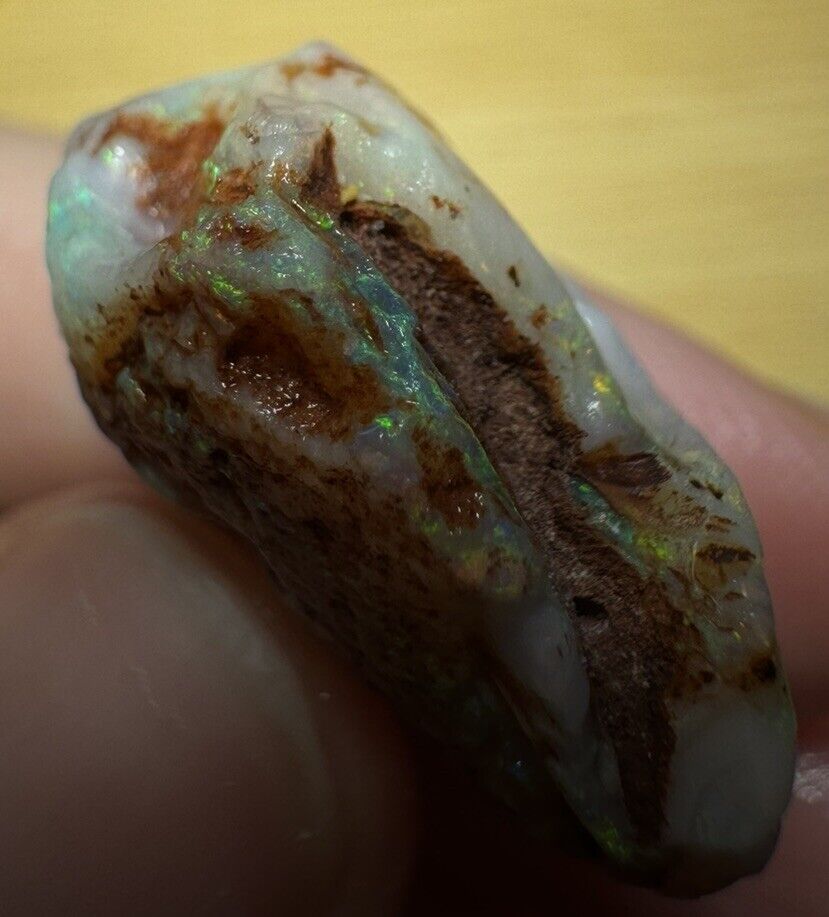 17.2 Carats Solid Rough Coober Pedy Opal Piece with Beautiful Colour B1