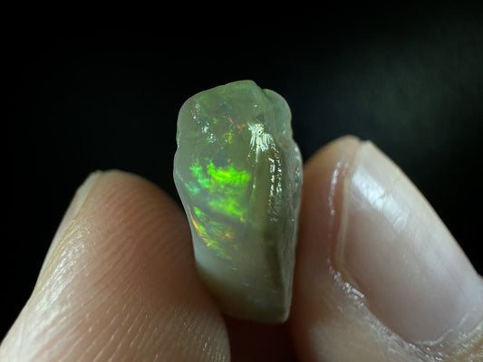 4 Carats Solid Rough Coober Pedy Opal Piece with Beautiful Colour B1