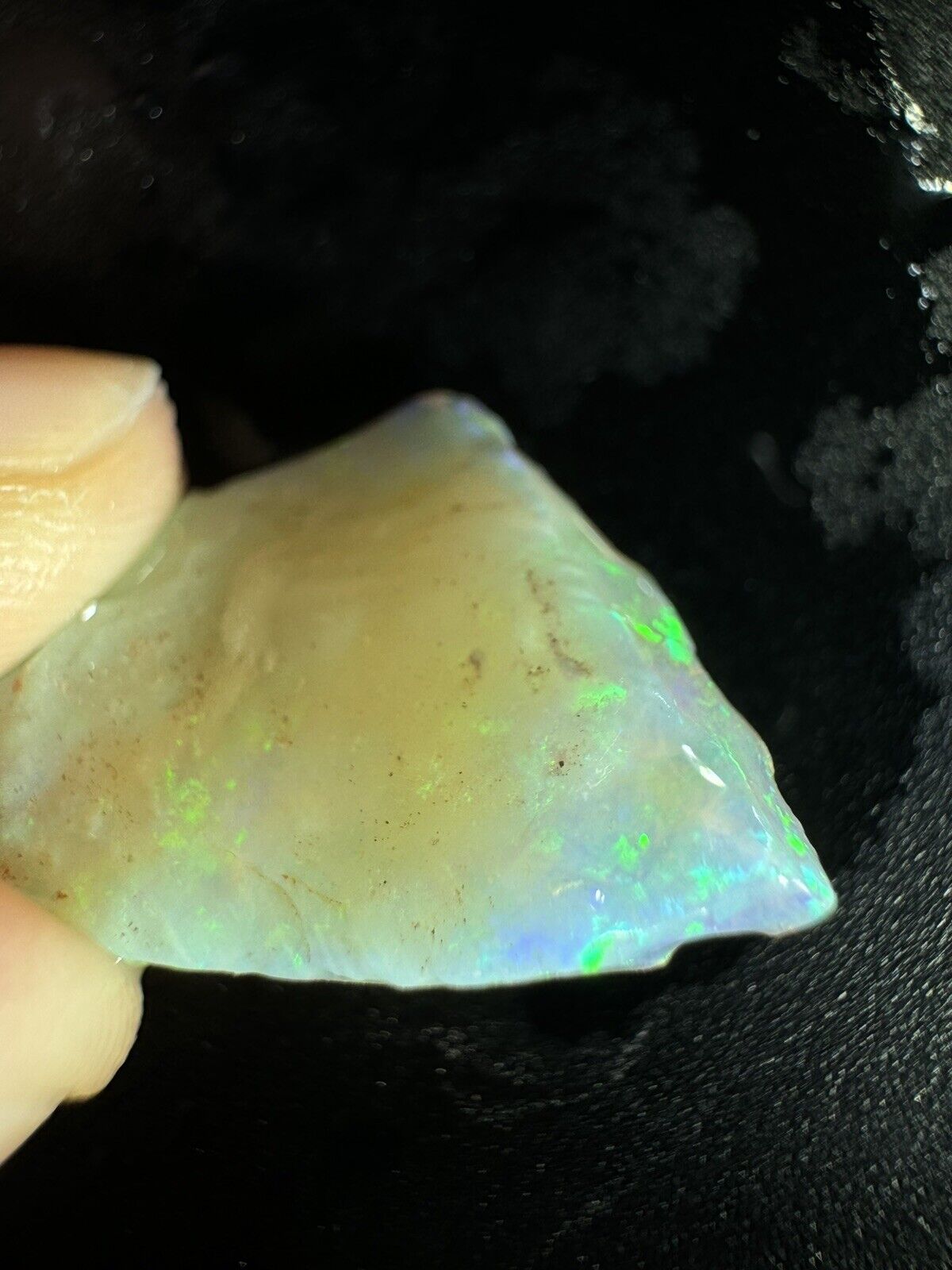 9.4 Carats Solid Rough Coober Pedy Opal Piece with Beautiful Colour B1