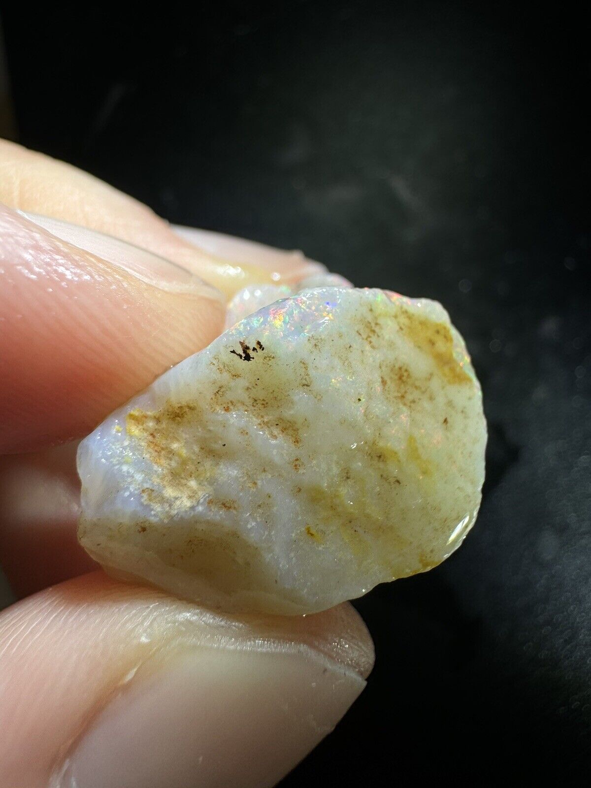 18.7 Carats Solid Rough Coober Pedy Opal Piece with Beautiful Colour B1