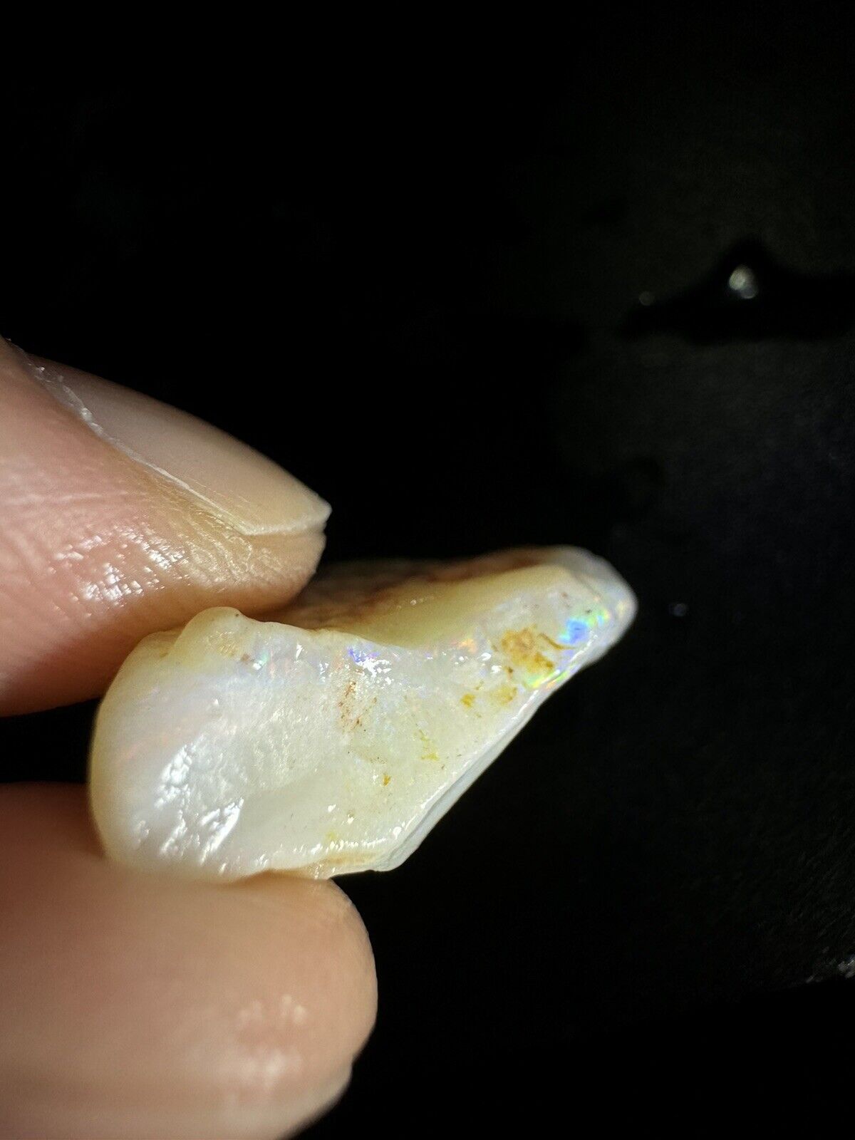 14.7 Carats Solid Rough Coober Pedy Opal Piece with Beautiful Colour B1