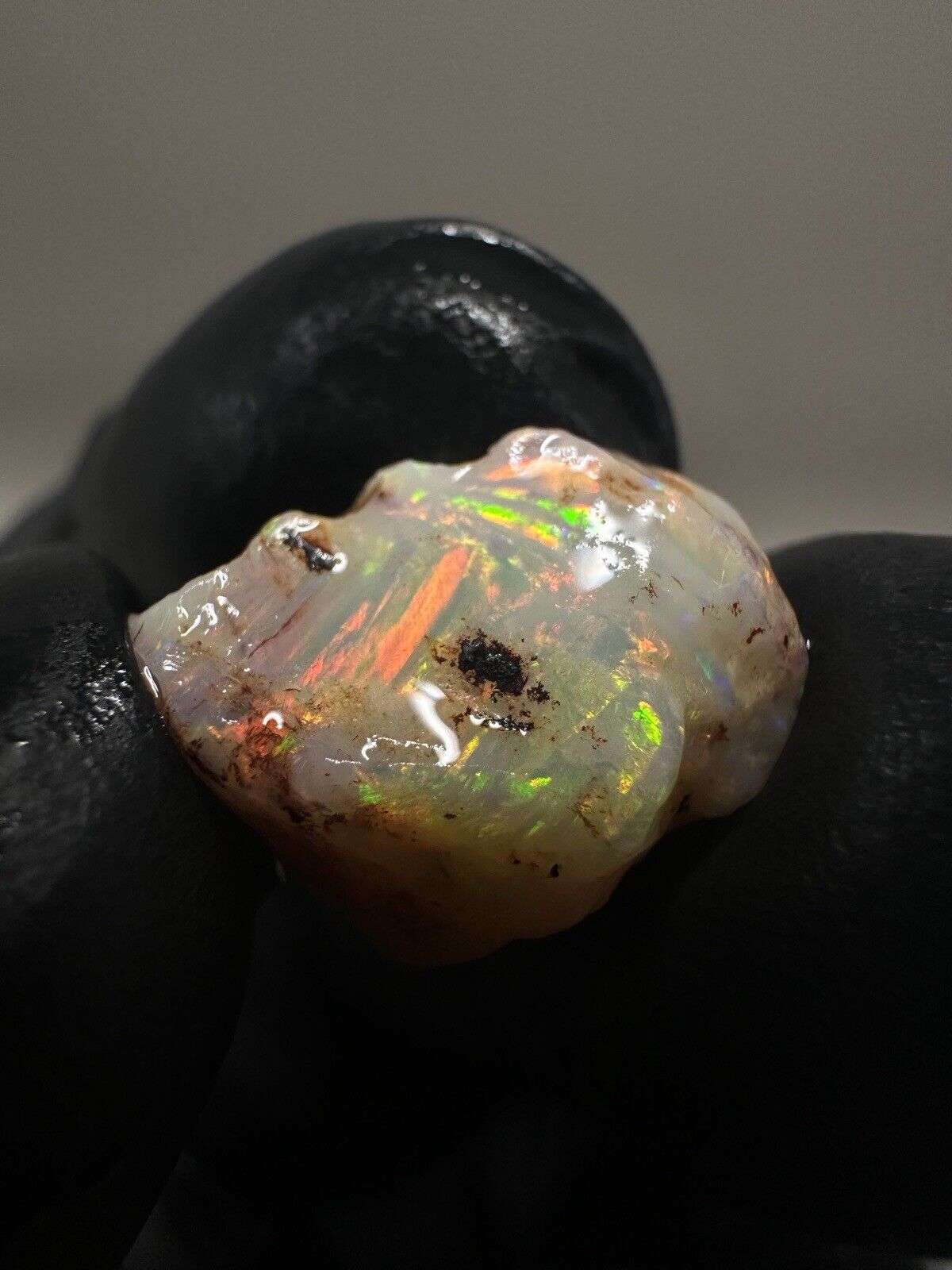 11 Carats Top Quality Coober Pedy Crystal Opal Piece with Unique Colour Scheme