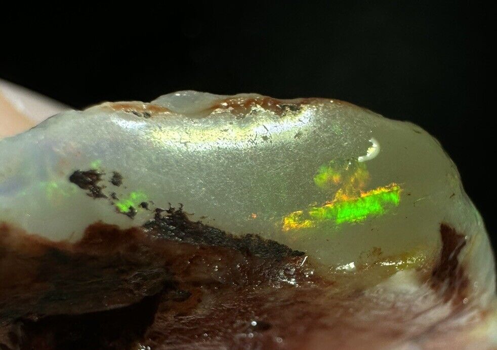 33.7 Carats Solid Rough Coober Pedy Opal Piece with Beautiful Colour B1